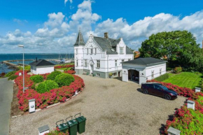 Exclusive Villa With Panorama And Beach Pavilion, Tranekær